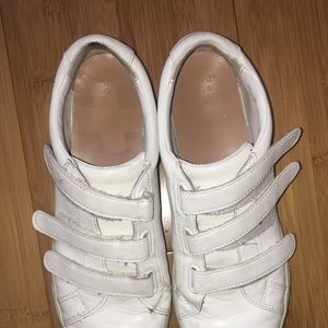 👡 white strap shoes